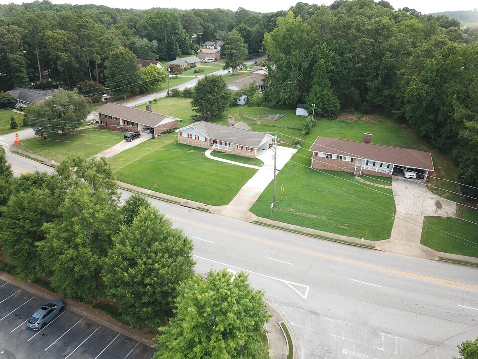 2280 Pinehurst Rd in Snellville, GA - Building Photo