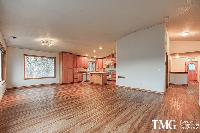 1796 N 10th St in Washougal, WA - Building Photo - Building Photo