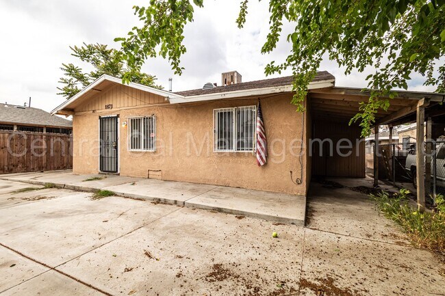 1871 Quincy St-Unit -1871 Quincy Street in Bakersfield, CA - Building Photo - Building Photo