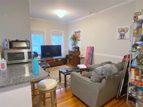 519 Main St, Unit 1 in Medford, MA - Foto de edificio - Building Photo