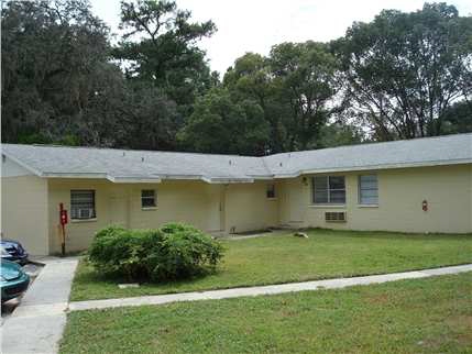 60-98 Ederington Dr in Brooksville, FL - Foto de edificio