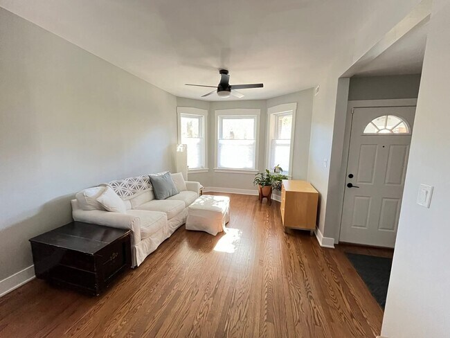 2548 W Argyle St in Chicago, IL - Building Photo - Building Photo