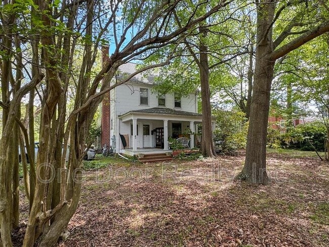 727 Richmond Rd in Williamsburg, VA - Foto de edificio - Building Photo
