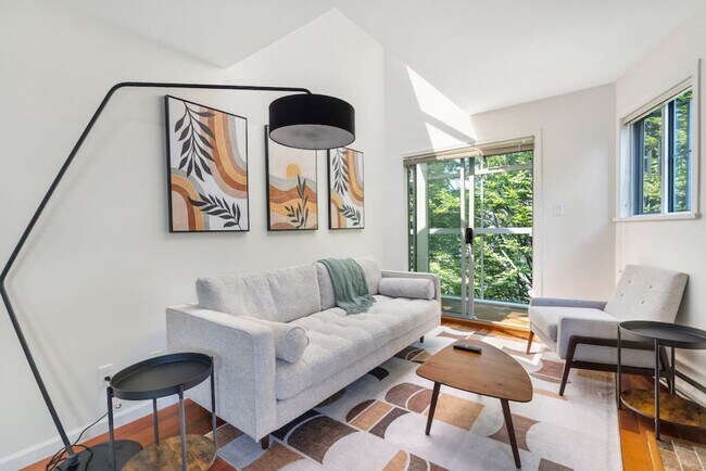 1126 W 11th Ave in Vancouver, BC - Building Photo - Building Photo