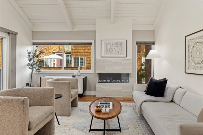 325 S Sierra Ave in Solana Beach, CA - Building Photo - Building Photo