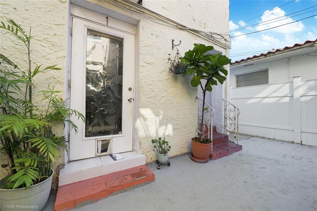 1678 SW 11th St in Miami, FL - Building Photo
