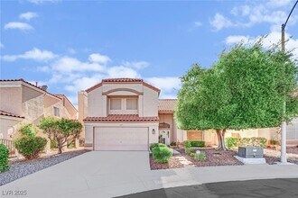 2705 Meander in Las Vegas, NV - Building Photo - Building Photo