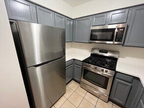 990 Manchester Ct in South Elgin, IL - Building Photo - Building Photo