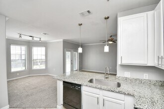 6777 Sommerall Dr-Unit -1234 in Houston, TX - Building Photo - Building Photo