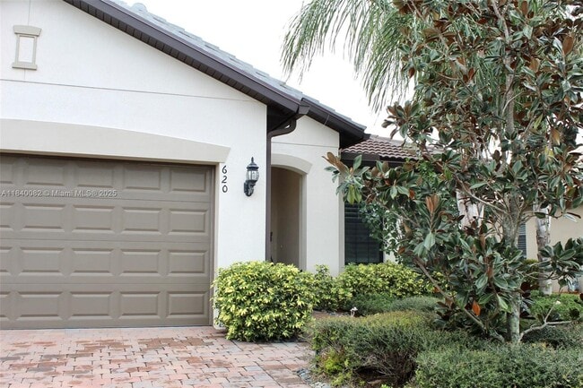 620 SE Monet Dr in Port St. Lucie, FL - Building Photo - Building Photo
