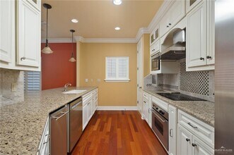 12 Sunset Dr in McAllen, TX - Building Photo - Building Photo