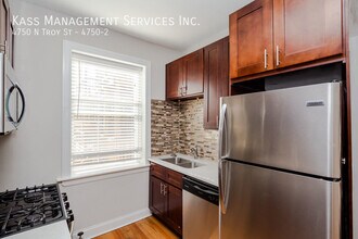 4750 N Troy St in Chicago, IL - Building Photo - Building Photo