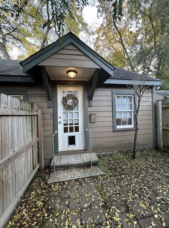 property at 208 W 1st St