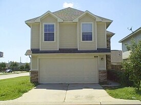 3710 Windmill Village Dr in Houston, TX - Building Photo