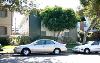 bur322 in Glendale, CA - Foto de edificio - Building Photo
