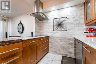 103 Bunchberry Way in Brampton, ON - Building Photo - Building Photo
