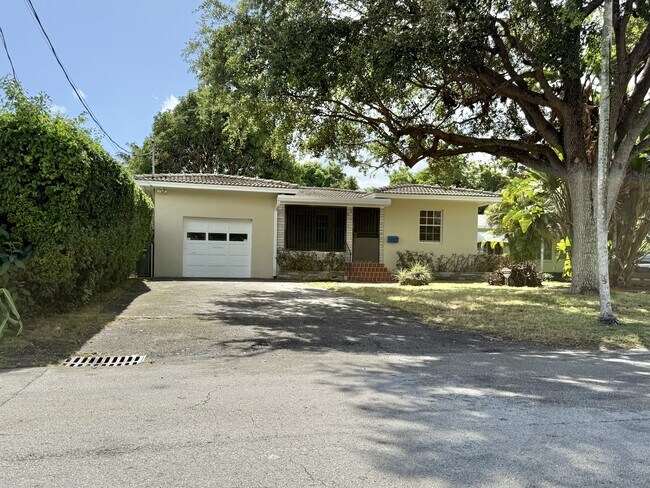 property at 2841 SW 33rd Ave