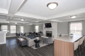 Meridian Court South in Indianapolis, IN - Foto de edificio - Building Photo