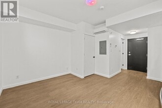 506-506 Gladstone Ave in Ottawa, ON - Building Photo - Building Photo
