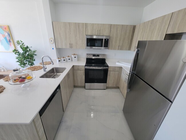 935 SW 72nd Ave, Unit A2 in Miami, FL - Building Photo - Building Photo