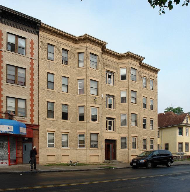 2972 Main St in Springfield, MA - Foto de edificio - Building Photo