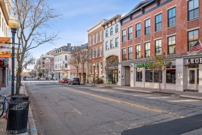 16 Washington St in Morristown, NJ - Building Photo - Building Photo