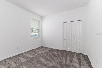 1121 Deepwater Cir in Eagle Lake, FL - Foto de edificio - Building Photo