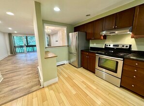 34 Brookside Dr in Stratham, NH - Building Photo - Building Photo