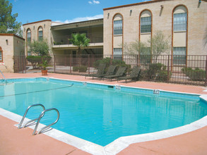 Timberwolf Apartments in El Paso, TX - Foto de edificio - Building Photo