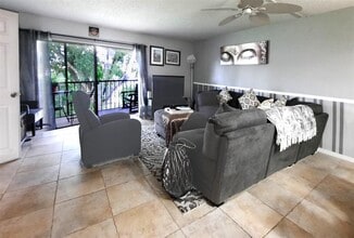 291 S Hollybrook Dr in Pembroke Pines, FL - Building Photo - Building Photo