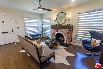 5245 San Vicente Blvd in Los Angeles, CA - Building Photo - Building Photo