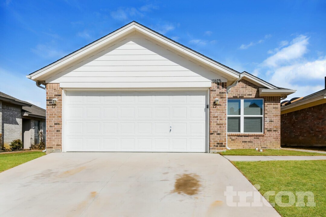 10628 Lone Pine Ln in Fort Worth, TX - Building Photo