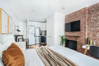 241 E 24th St in New York, NY - Building Photo - Building Photo