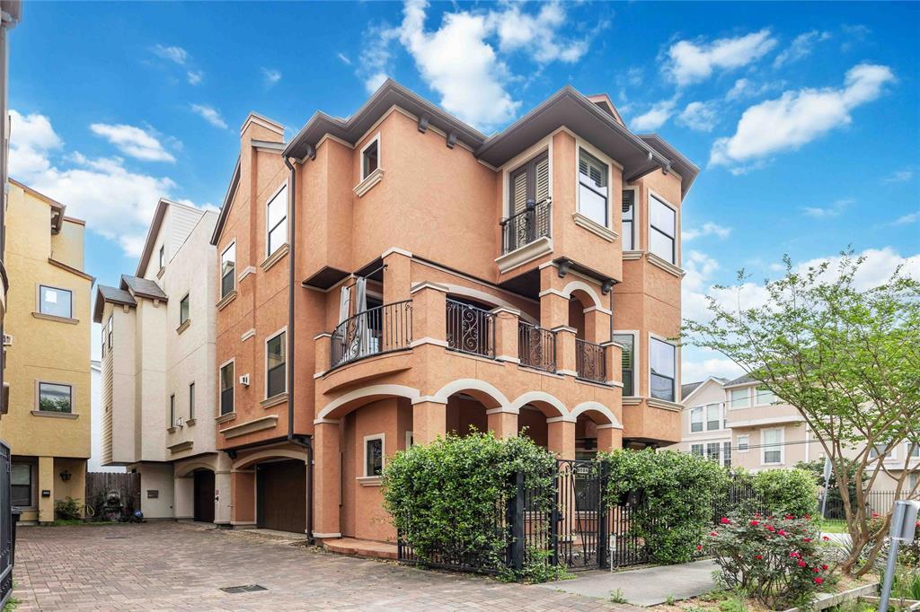 910 Snover St in Houston, TX - Building Photo