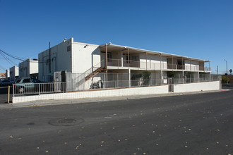 Fremont Gardens in Las Vegas, NV - Building Photo - Building Photo