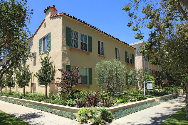 203 N Almont Dr in Beverly Hills, CA - Building Photo