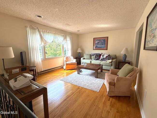 12 Lakewood Dr in Saratoga Springs, NY - Building Photo - Building Photo