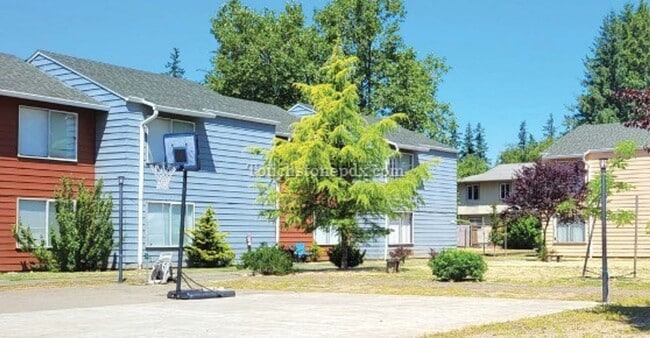 2403 SE 135th Ave in Portland, OR - Building Photo - Building Photo