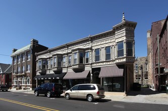 106 W Lexington Ave in Elkhart, IN - Building Photo - Building Photo