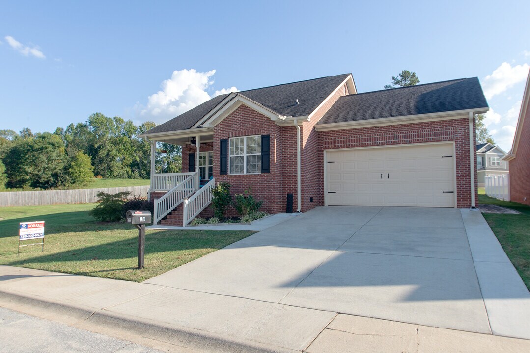 120 Cobblestone Ln in Greenwood, SC - Building Photo