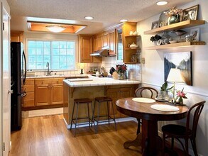 5919 Royal Ann Dr in San Jose, CA - Foto de edificio - Building Photo