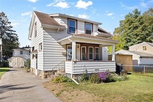 136 Castleford Rd in Rochester, NY - Building Photo