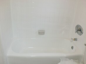 17433 Vanowen St, Unit 12 in Los Angeles, CA - Building Photo - Building Photo