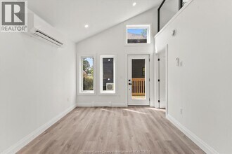 1310 Westcott Rd in Windsor, ON - Building Photo - Building Photo