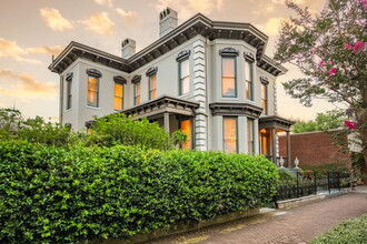 17 W Park Ave in Savannah, GA - Building Photo - Building Photo