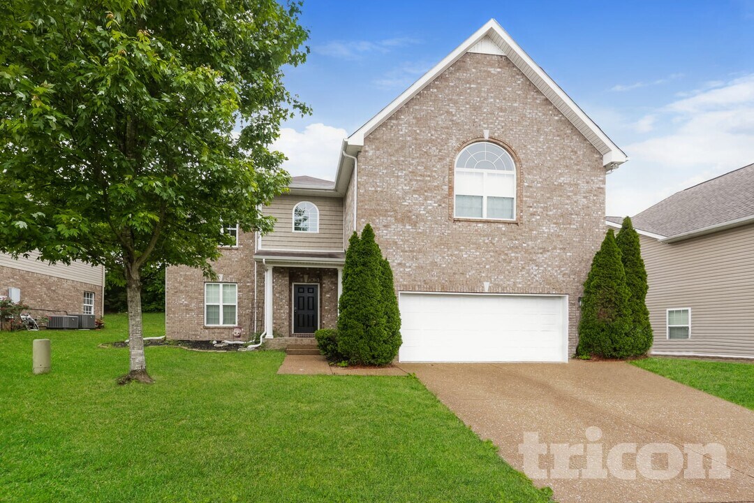 241 Sundown Dr in Nashville, TN - Building Photo