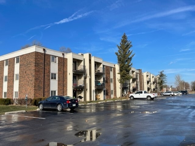 Silhouette Apartments in Des Moines, IA - Foto de edificio - Building Photo