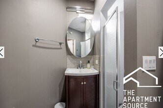 1806 W Grand Ave, Unit 3 in Chicago, IL - Foto de edificio - Building Photo