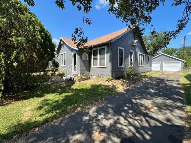 property at 5121 Procter St