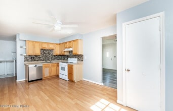 120 Franklin Ave in La Grange, KY - Building Photo - Building Photo